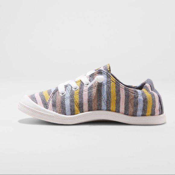 Girls Mad Love Slip On Stripe Spring Sneakers NWOT - Picture 2 of 3